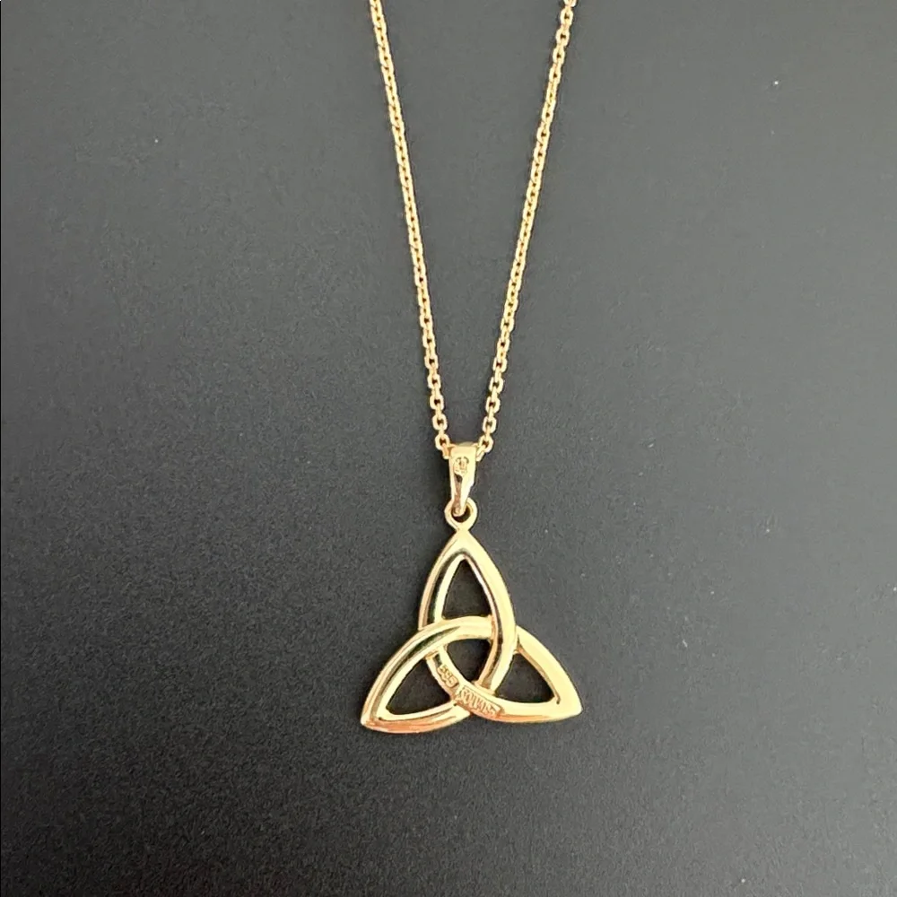 14K Gold Trinity Knot Pendant‎